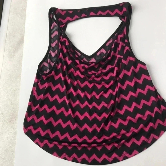 3/$15 Casual chevron funky sleeveless Pink black high low satin  tank sz small - Picture 6 of 11